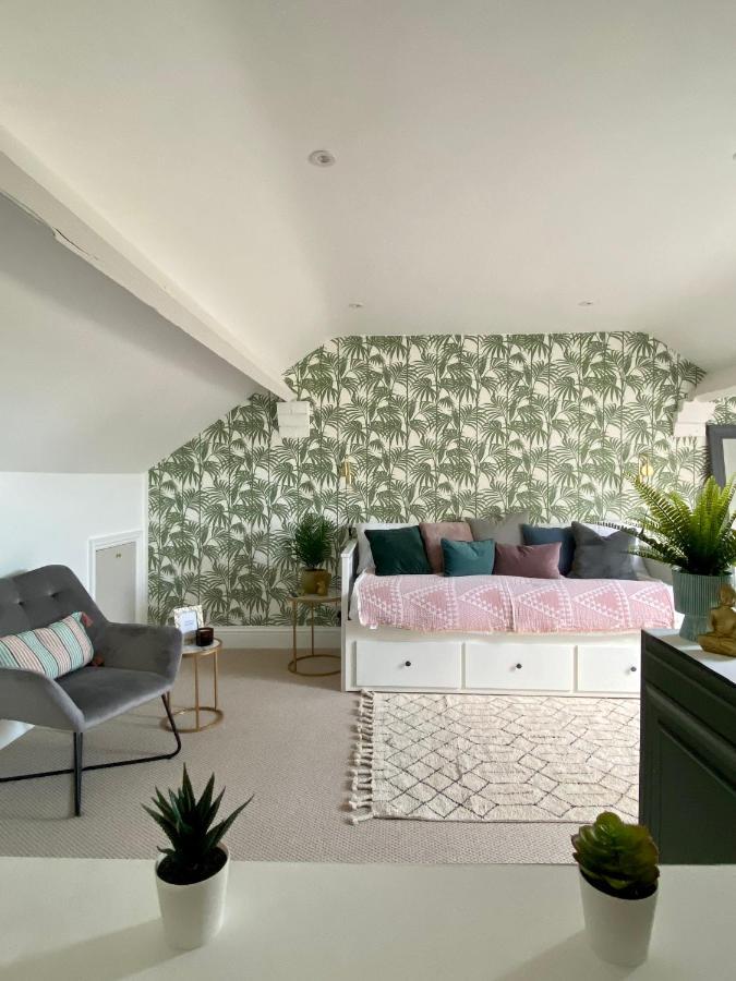 Luxury Spacious Renovated Townhouse غرانثام المظهر الخارجي الصورة