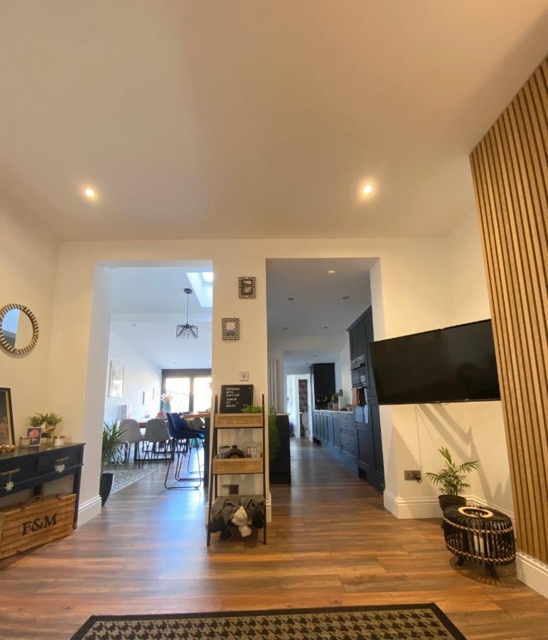 Luxury Spacious Renovated Townhouse غرانثام المظهر الخارجي الصورة