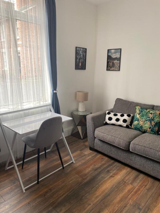 Luxury Spacious Renovated Townhouse غرانثام المظهر الخارجي الصورة